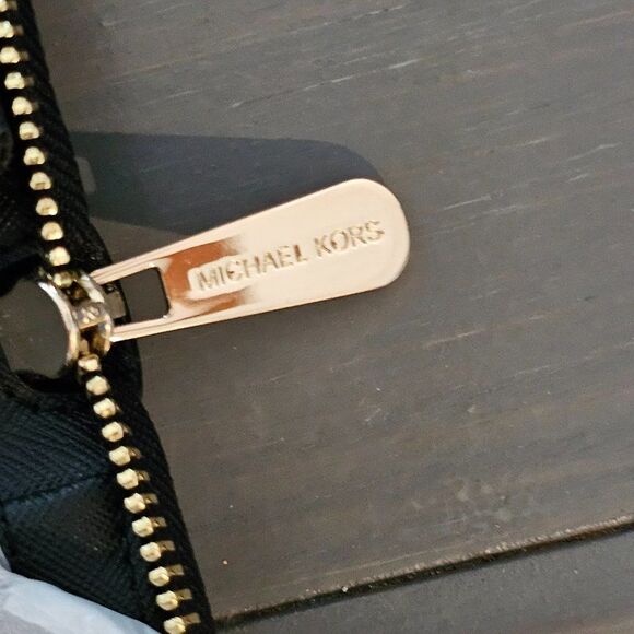 Michael Kors Women's Jet Set Black Pebbled Leather Zip Around Wallet - Picture 6 of 11